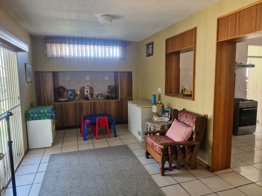 To Let 3 Bedroom Property for Rent in Flamwood North West